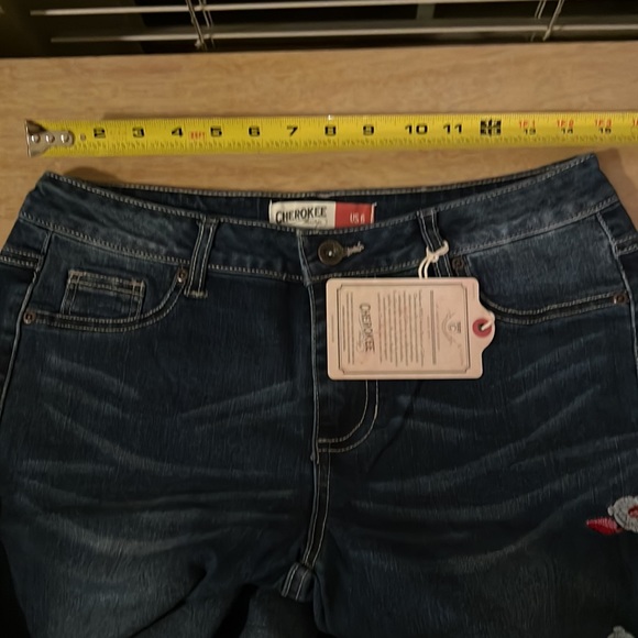 🆕️ Cherokee Capri Jeans - Picture 5 of 5